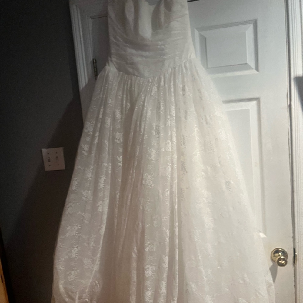 Elegant White Strapless Lace Gown